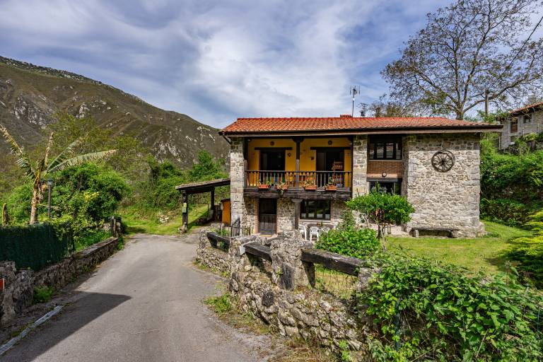 Country House 'La Nozal' with Mountain View, Private Pool and Wi-Fi in Llanes
