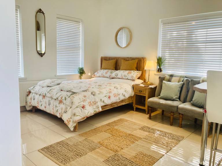 1 Bed Flat Sleeps 2 Parking Garden