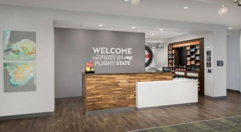 Hampton Inn & Suites Charlotte Airport Lake Pointe — photo 5