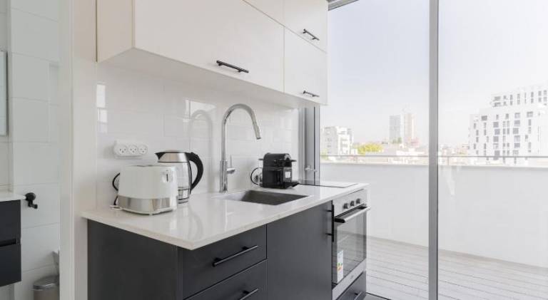 Rental apartment with patio | Next to Neve Tzedek — photo 3
