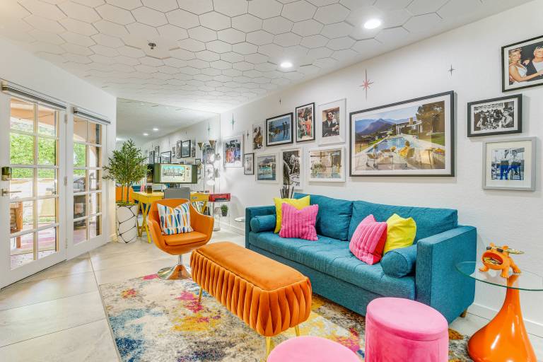 Stroll to Dtwn, Pools & Tennis: Palm Springs Condo — photo 5