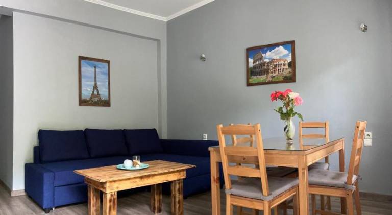 Rental apartment with yard & barbeque in Parga