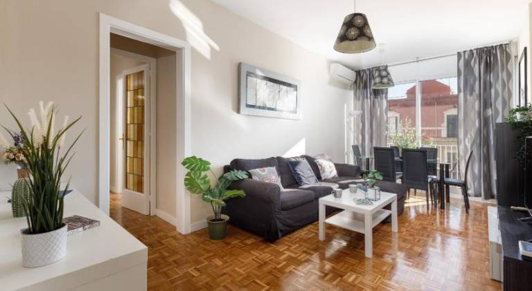 Rental apartment | Next to Magic Fountain of Montjuïc | Pets allowed in Barcelona