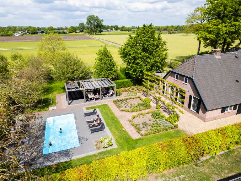 Spacious villa for 18 persons with private swimming pool — photo 2