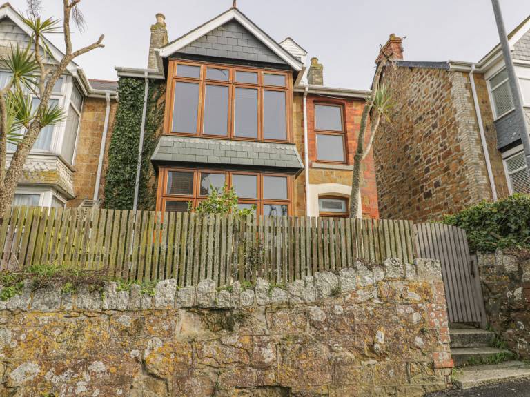 Child-friendly pleasant cottage | Beach view | Beach nearby | Dogs allowed in Newquay