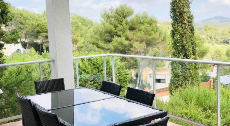 Villa with terrace, yard & grill — photo 4