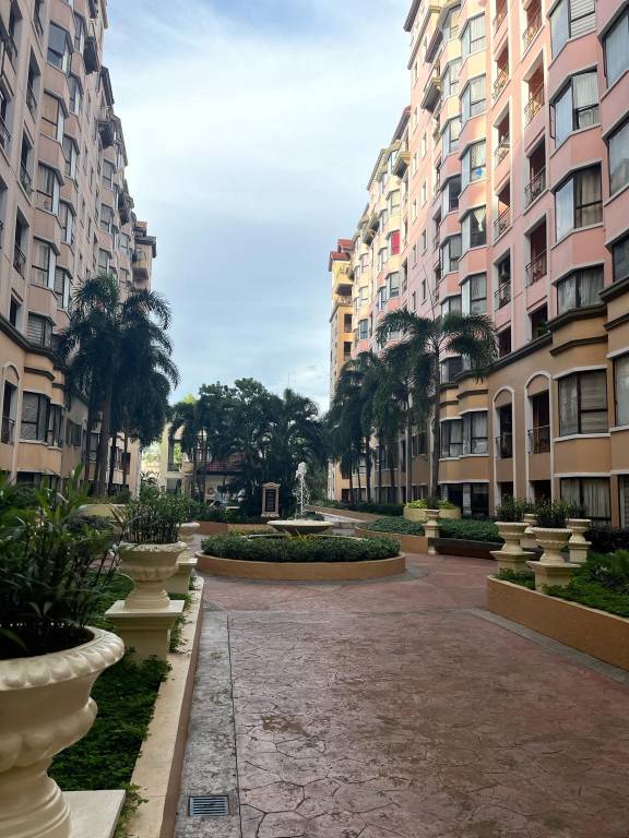 Our place is a "HOME AWAY FROM HOME"across T3. — photo 4