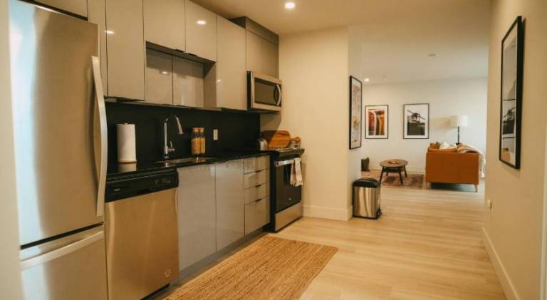 Apartment with patio — photo 3