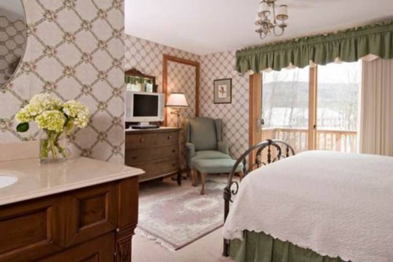 Bed and Breakfast in New Hampshire from 90 HomeToGo