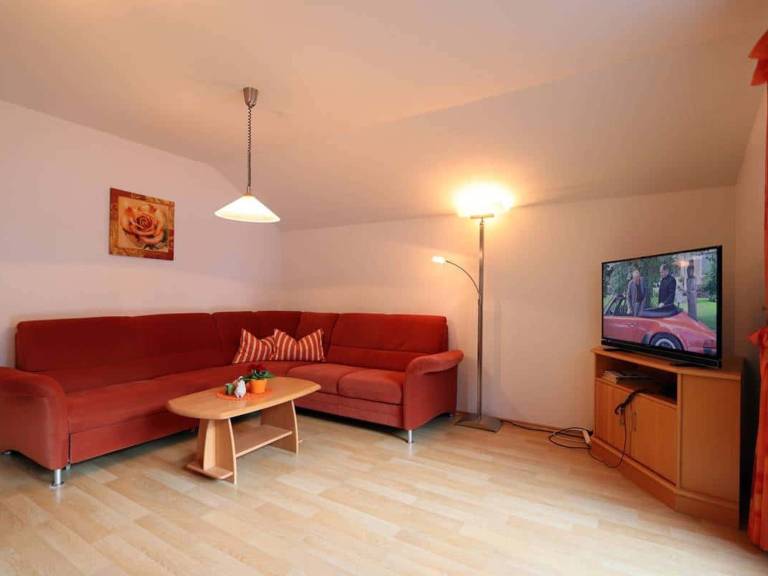 Apartment 'Ferienwohnung Blütenzauber' with Private Terrace, Shared Garden and Wi-Fi — photo 2