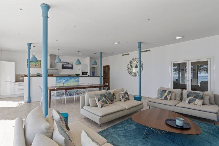 Villa with Stunning Views of the Gulf of Saint-Tropez, Beach 200 m Away — photo 4