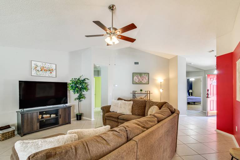 4 Mi to Beach Home w Fenced Yard in Pensacola
