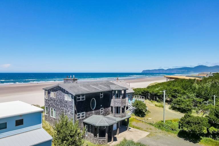 House Pacific City