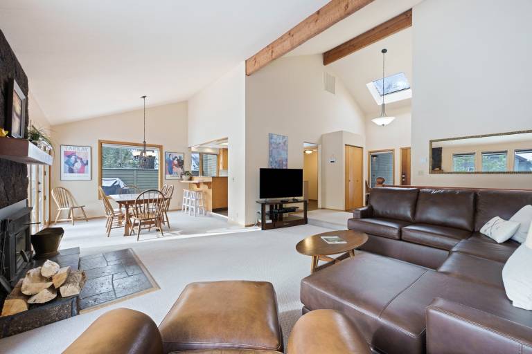 House with heated pool & jacuzzi — photo 2