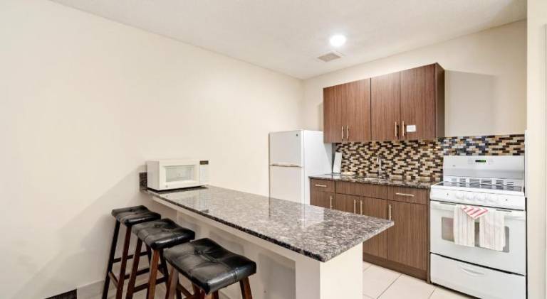 Guest House Inn & Suites — photo 5