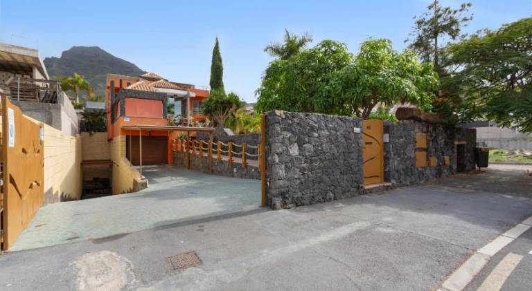 Vacation home with pool — photo 3