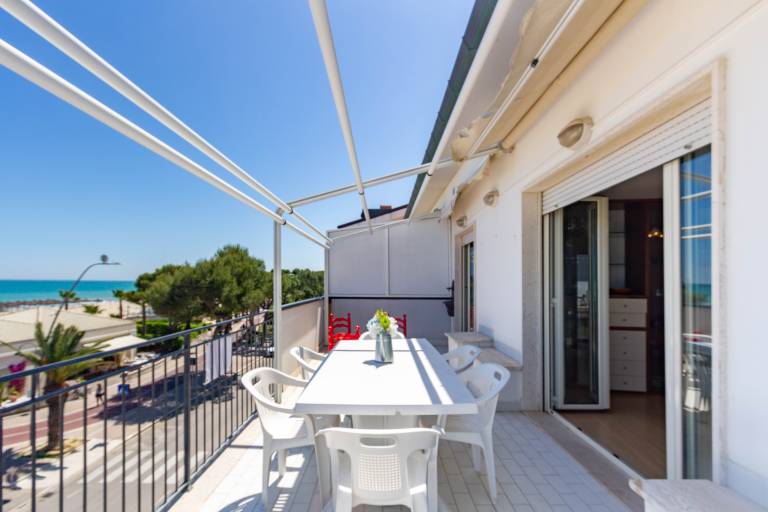Holiday apartment with patio — photo 5