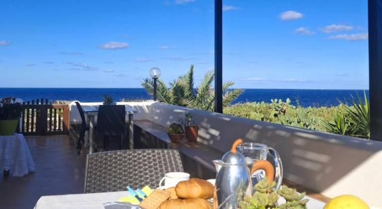 Apartment with patio & barbecue — photo 3