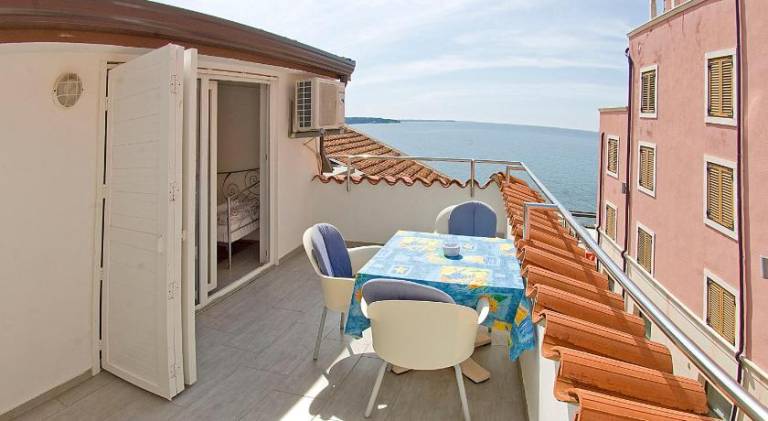 Holiday apartment with patio — photo 3