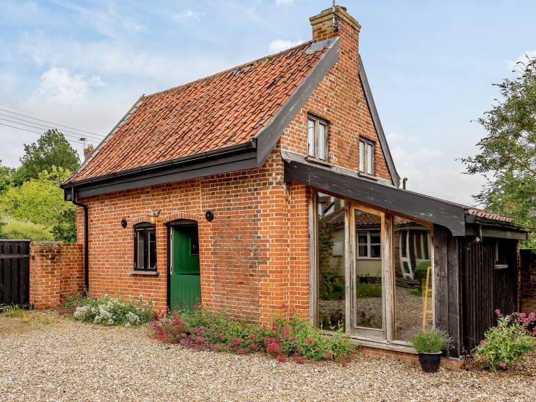 Cottage  Brockdish