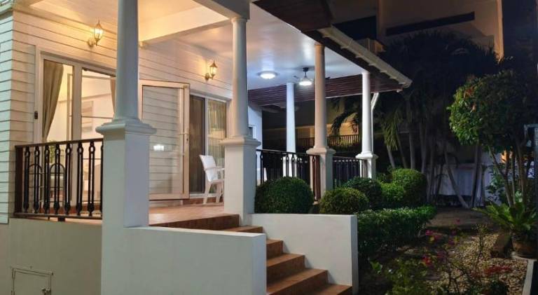 Villa with pool & hot tub — photo 3
