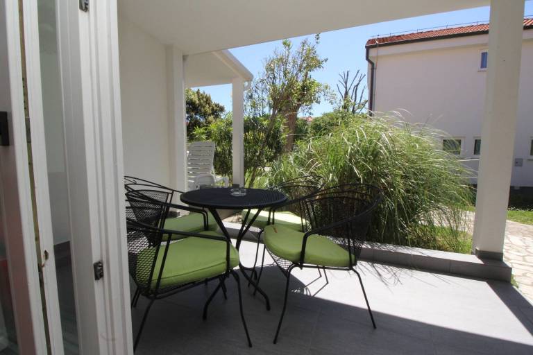 Children-friendly pleasant holiday apartment with terrace, BBQ & garden | Next to the beach | Pets allowed — photo 3