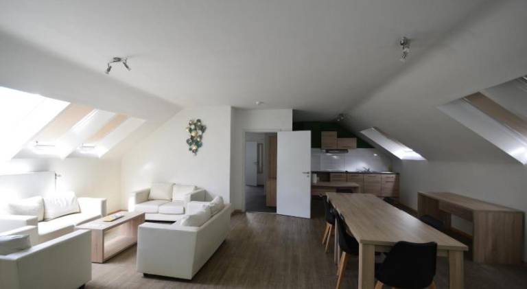Serviced apartment with patio, garden & pool | Good for workation | Dogs allowed — photo 2