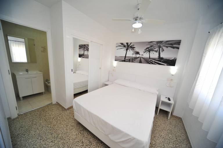 Apartment with pool, patio & garden — photo 4