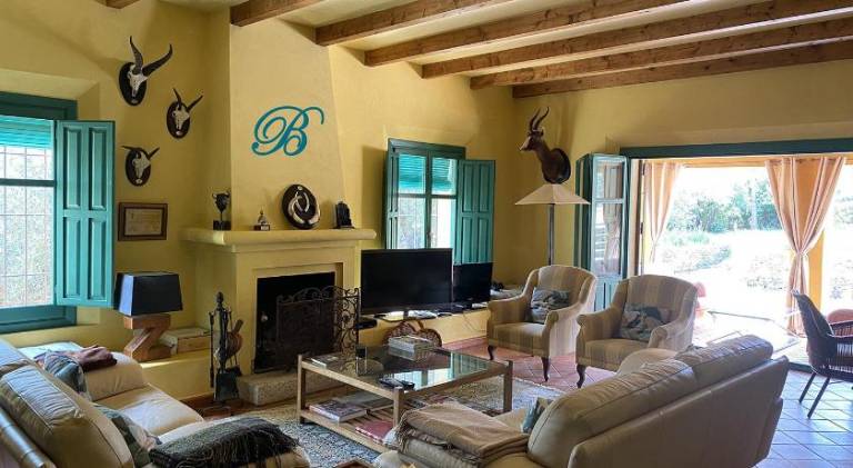 House with pool — photo 2