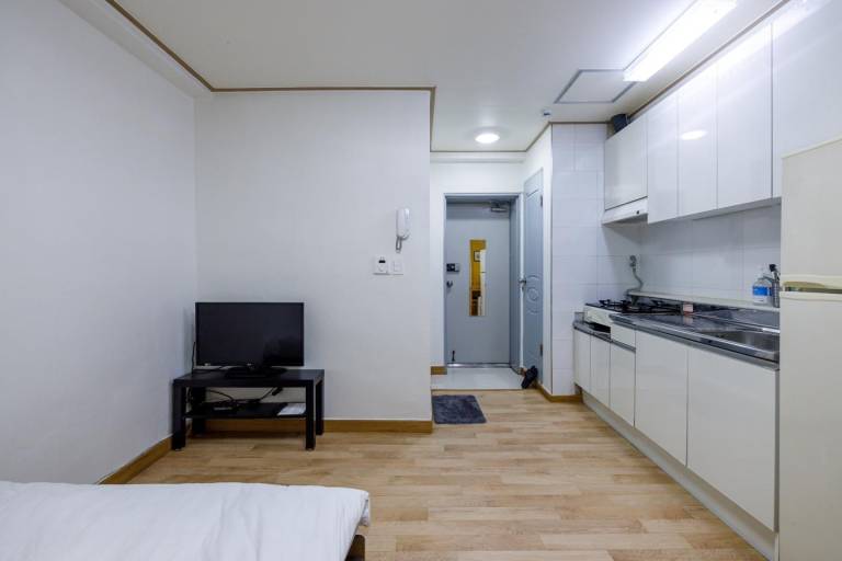 Apartment | Next to Bukchon Hanok Village | Good for workation | Pet-friendly — photo 2