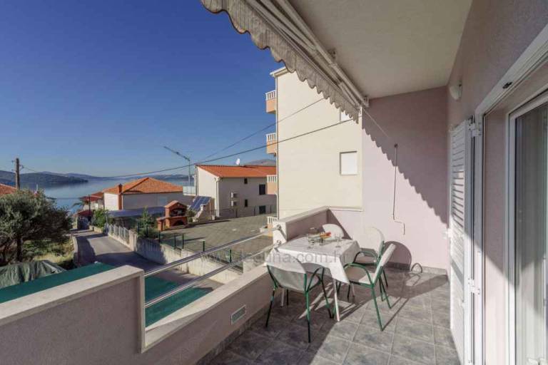 Holiday apartment spacious apartment with beautiful views in Okrug
