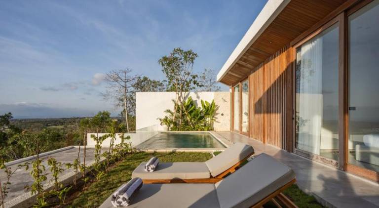 Villa with pool — photo 5