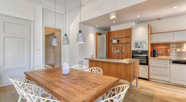 Apartment with barbeque & yard — photo 3