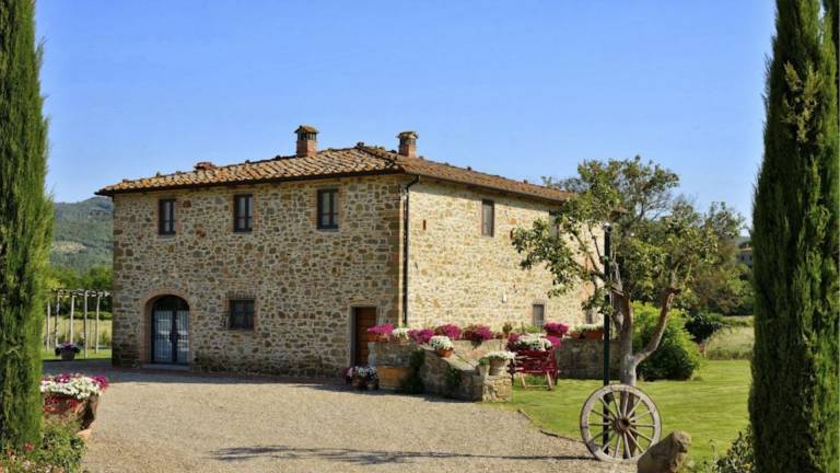 Beautiful farmhouse with heated pool and jacuzzi — photo 2