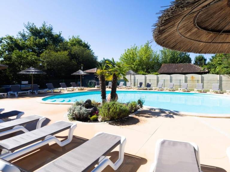 Mobile home with heated pool & patio | Dogs allowed — photo 3