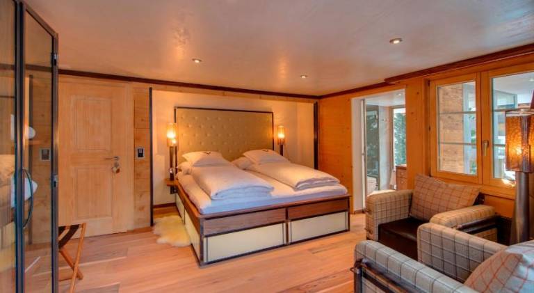 Chalet with yard, sauna & private pool in Zermatt