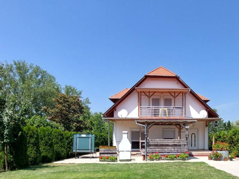 House Balatonmáriafürdő