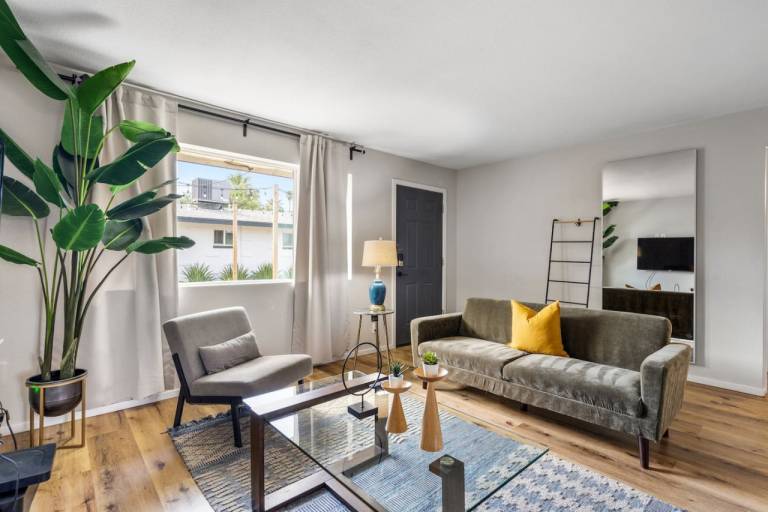 Fashion Square Apt5