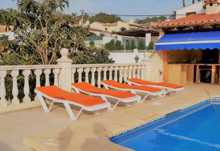 Pet-friendly Villa Casa Jessie with Pool, A/C, Wi-Fi, Garden & Terrace — photo 3
