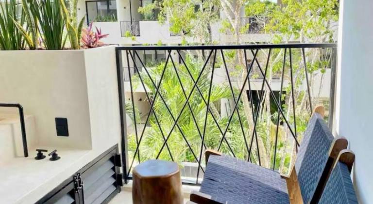Apartment with pool — photo 4
