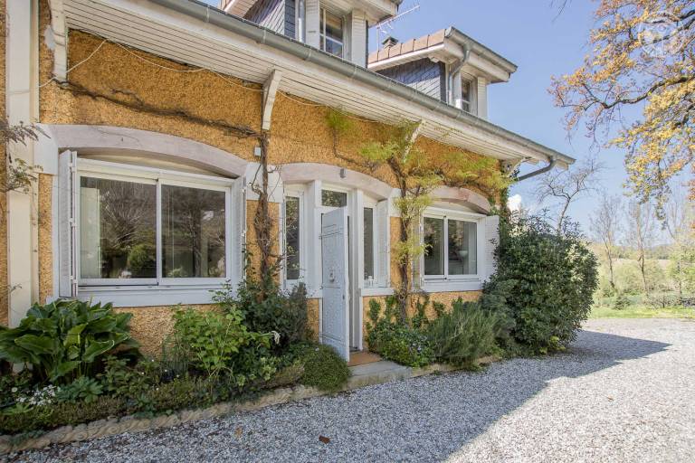 Pleasant gite with BBQ & yard | Pets allowed — photo 2