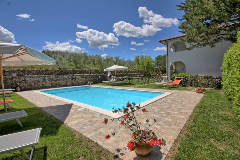Children-friendly big villa with private pool & yard | Pets are welcome — photo 3