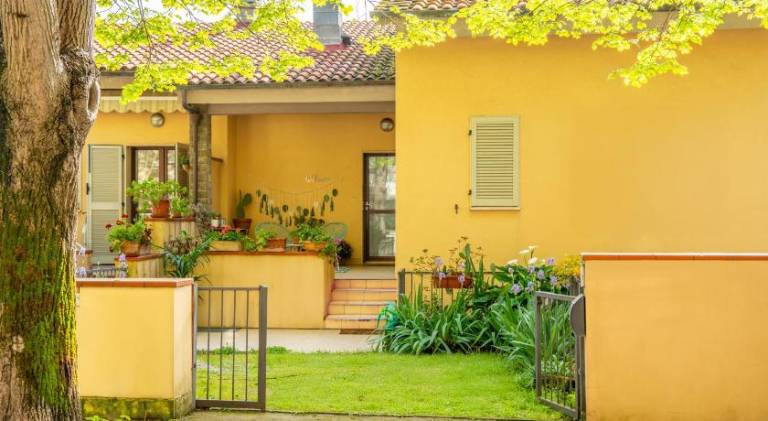 Apartment with patio & garden — photo 5