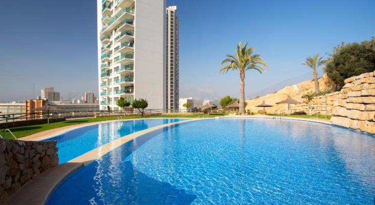 Skyline 14 Large and sunny all-day balcony with stunning sea views — photo 2