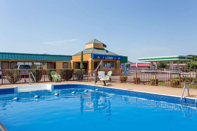 Days Inn by Wyndham Dickson — photo 2