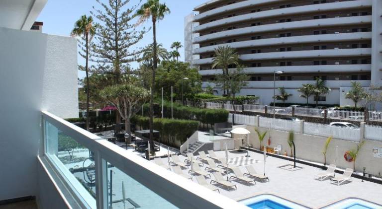 Serviced apartment with pool & terrace — photo 4