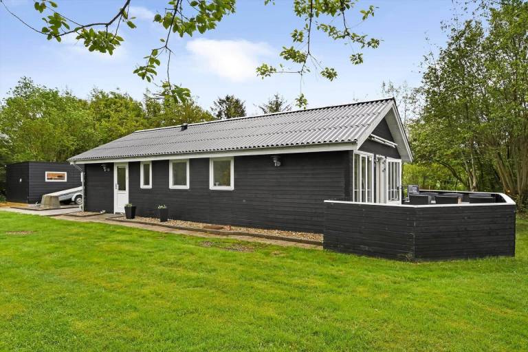 Fully equipped charming house with garden & terrace | Pets are welcome — photo 2