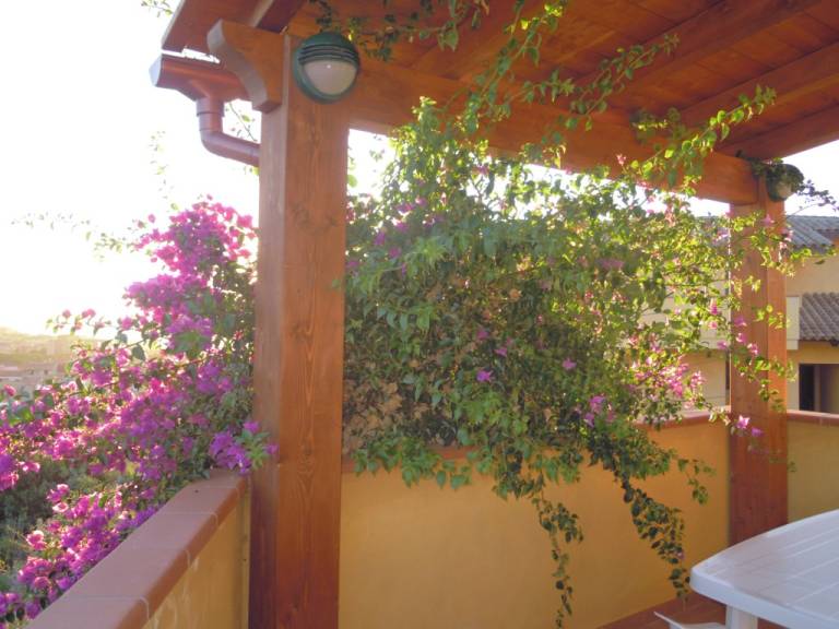 Holiday apartment with BBQ, yard & terrace — photo 4