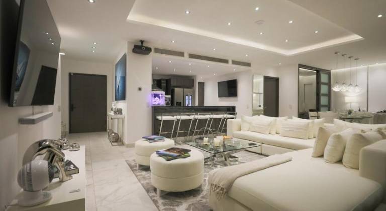 Luxury 3BR Apt, WiFi 1Gb, Laundry, Pools, Gym in Cancún