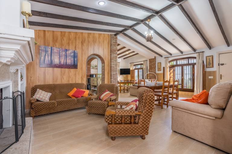 Vacation home with terrace, fast internet & private pool | Mountain view — photo 4